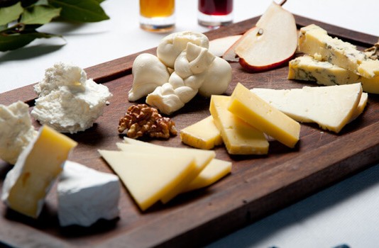 Un estudio demuestra que comer queso previene la osteoporosis