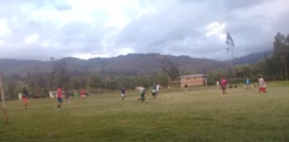 Maraypampa – Llaucán: juegan fútbol en plena cuarentena