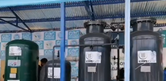 Los equipos para la planta de oxígeno medicinal entregó ayer minera Gold Fields al hospital Tito Villar de Bambamarca